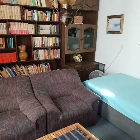 Library Apartman كورتْشولا