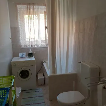 Library Apartman شقة كورتْشولا