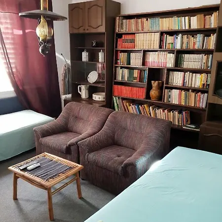 Library Apartman كورتْشولا