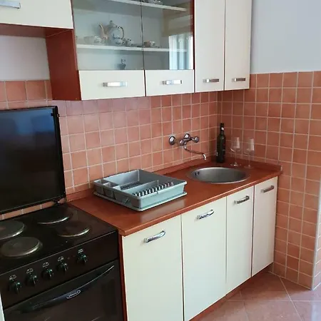 Library Apartman شقة كورتْشولا